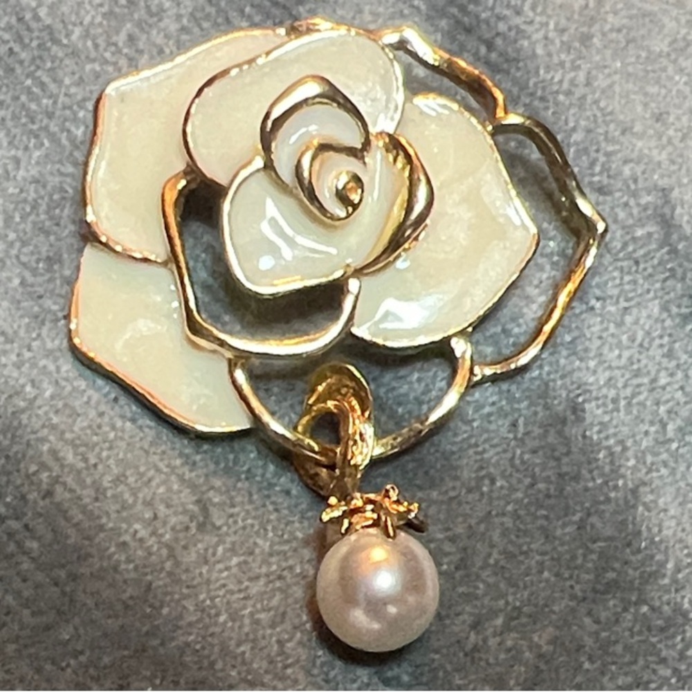 Elegant White Rose Pearl Drop Brooch - Unbranded